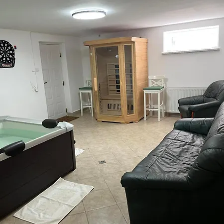 B-willa Basen & Jacuzzi, Sauna Villa