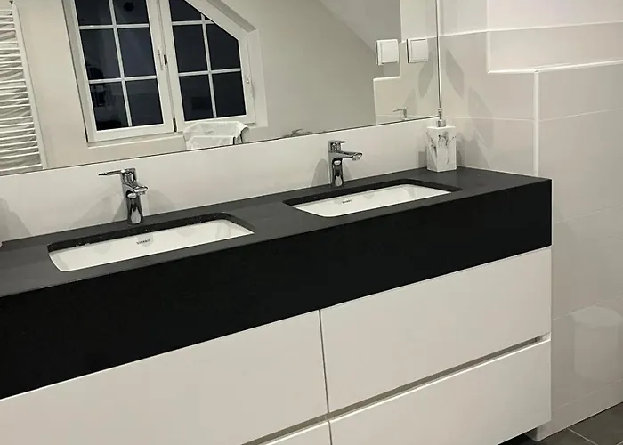 B-willa Basen & Jacuzzi, Sauna Villa *